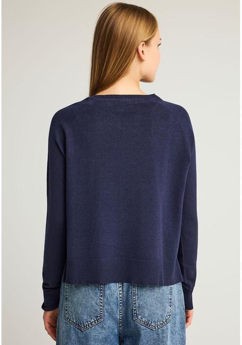 Γυναικείο πλεκτό με λαιμόκοψη