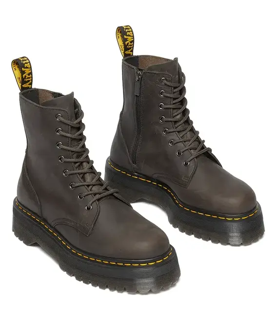 Δερμάτινα workers Dr. Martens Jadon χρώμα: καφέ, DM31985057