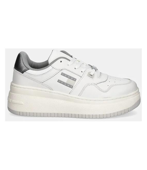 Αθλητικά Tommy Jeans TJW RETRO BASKET FLATFORM METAL χρώμα: άσπρο, EN0EN02607