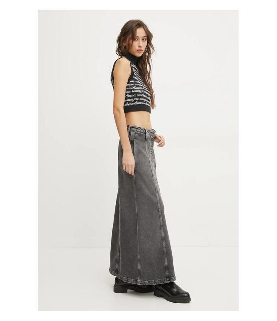 Τζιν φούστα Tommy Jeans χρώμα: γκρι, DW0DW19799