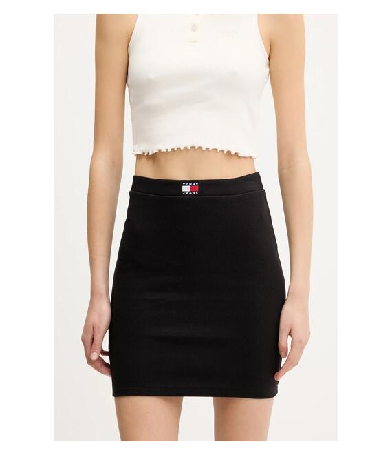 Φούστα Tommy Jeans χρώμα: μαύρο, DW0DW20671