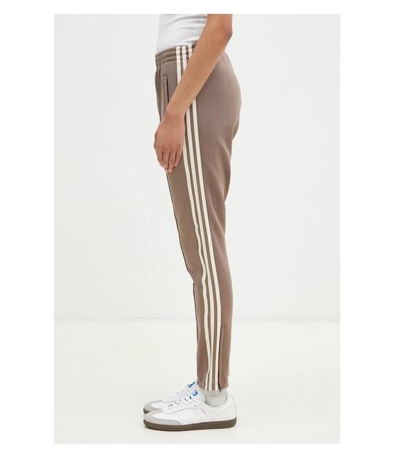 Παντελόνι φόρμας adidas Originals Sst Track Pant χρώμα: καφέ, JD0827