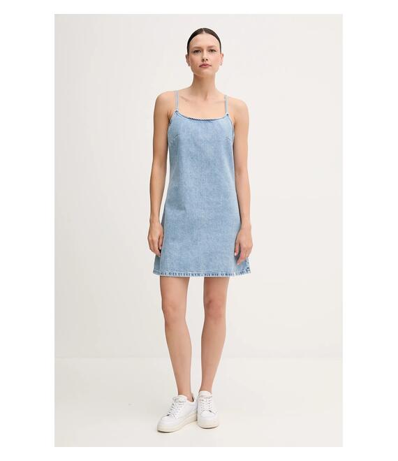 Φόρεμα τζιν Calvin Klein Jeans χρώμα: μπλε, J20J225173