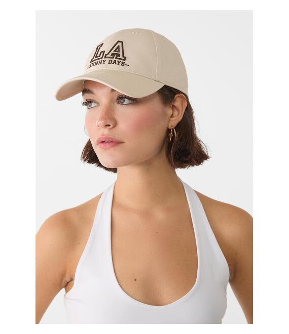 Stradivarius Καπέλο Με Μήνυμα La Εκρού Os