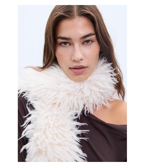 Stradivarius Κασκόλ Από Συνθετική Γούνα Εκρού Os