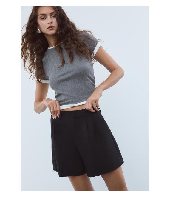 Stradivarius Κοντό Παντελόνι Με Πιέτες Μαύρο 36