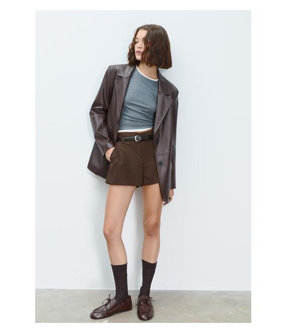 Stradivarius Σορτς Εφαρμοστό Μίνι Για Κομψές Εμφανίσεις Με Ζώνη Καφέ 40