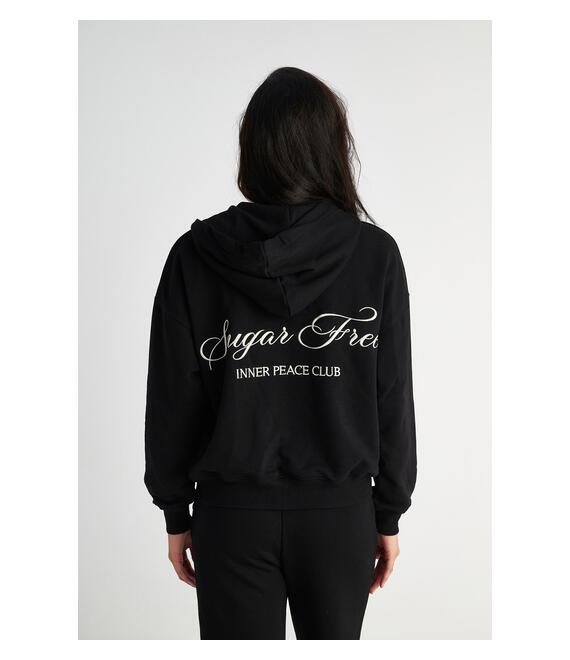 ΒΑΜΒΑΚΕΡΗ OVERSIZED ΦΟΥΤΕΡ ΖΑΚΕΤΑ ΜΕ ΚΕΝΤΗΜΕΝΟ ΚΕΙΜΕΝΟ ΣΤΗΝ ΠΛΑΤΗ