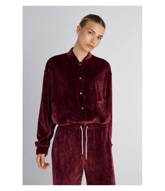 ΒΕΛΟΥΤΕ ΖΑΚΕΤΑ ΜΕ ΚΟΥΜΠΙΑ KAI ΣΤΡΑΣ ΣΤΗΝ ΠΛΑΤΗ