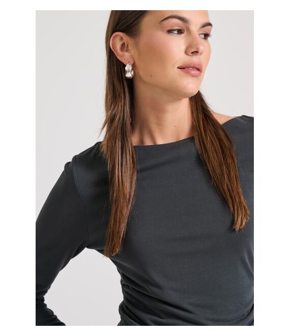 Κορμάκι με σούρες και κλειστή λαιμόκοψη