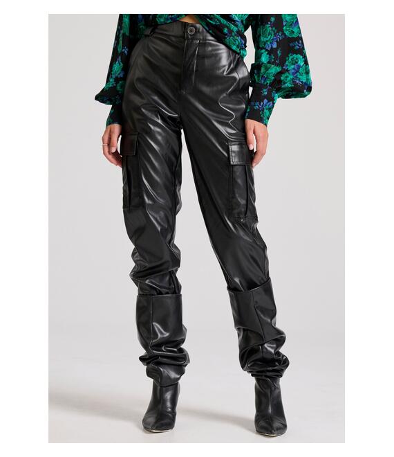 Γυναικείο cargo παντελόνι από οικολογικό δέρμα (PU)