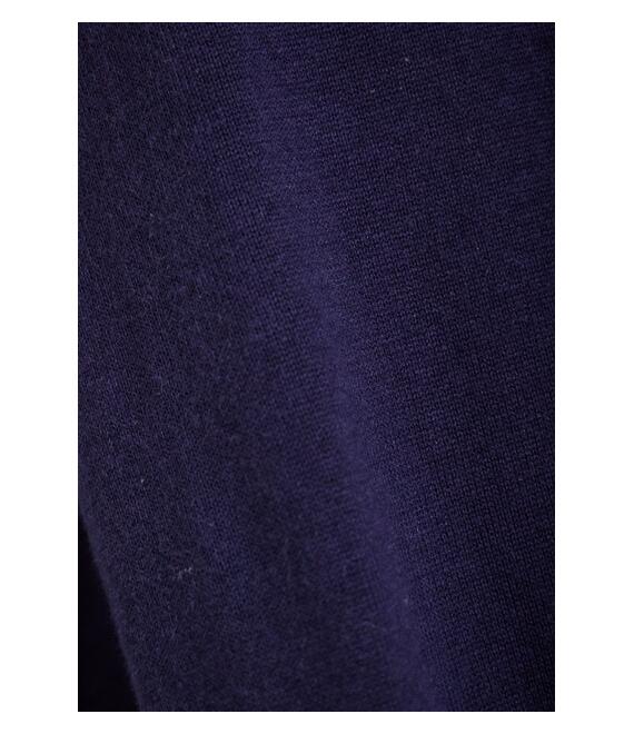 Γυναικείο πλεκτό με λαιμόκοψη