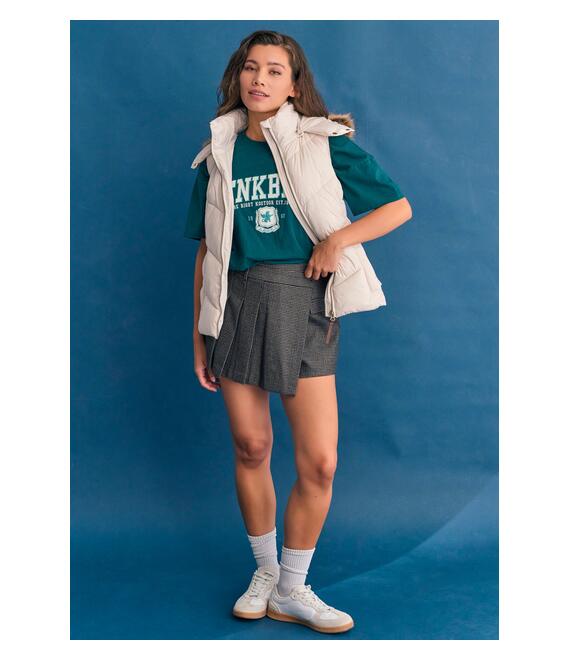 Καπιτονέ αμάνικο μπουφάν με κουκούλα